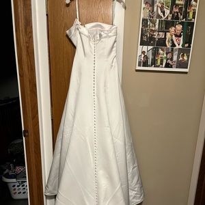 New never worn wedding dress from David’s Bridal